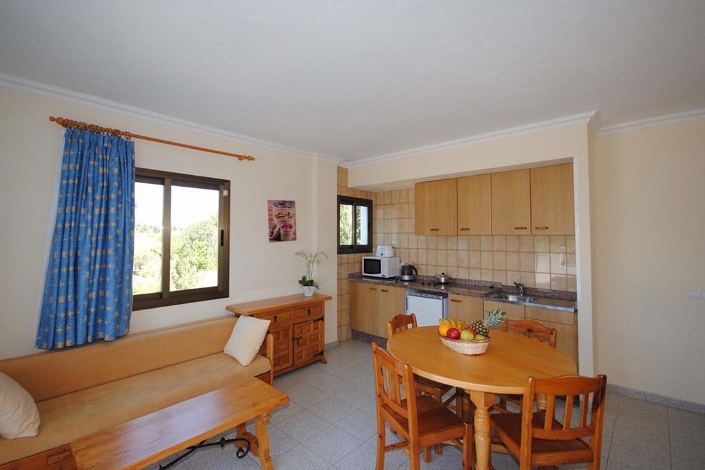 Casa Luis Apartments Санта-Эулалия-дель-Рио Номер фото