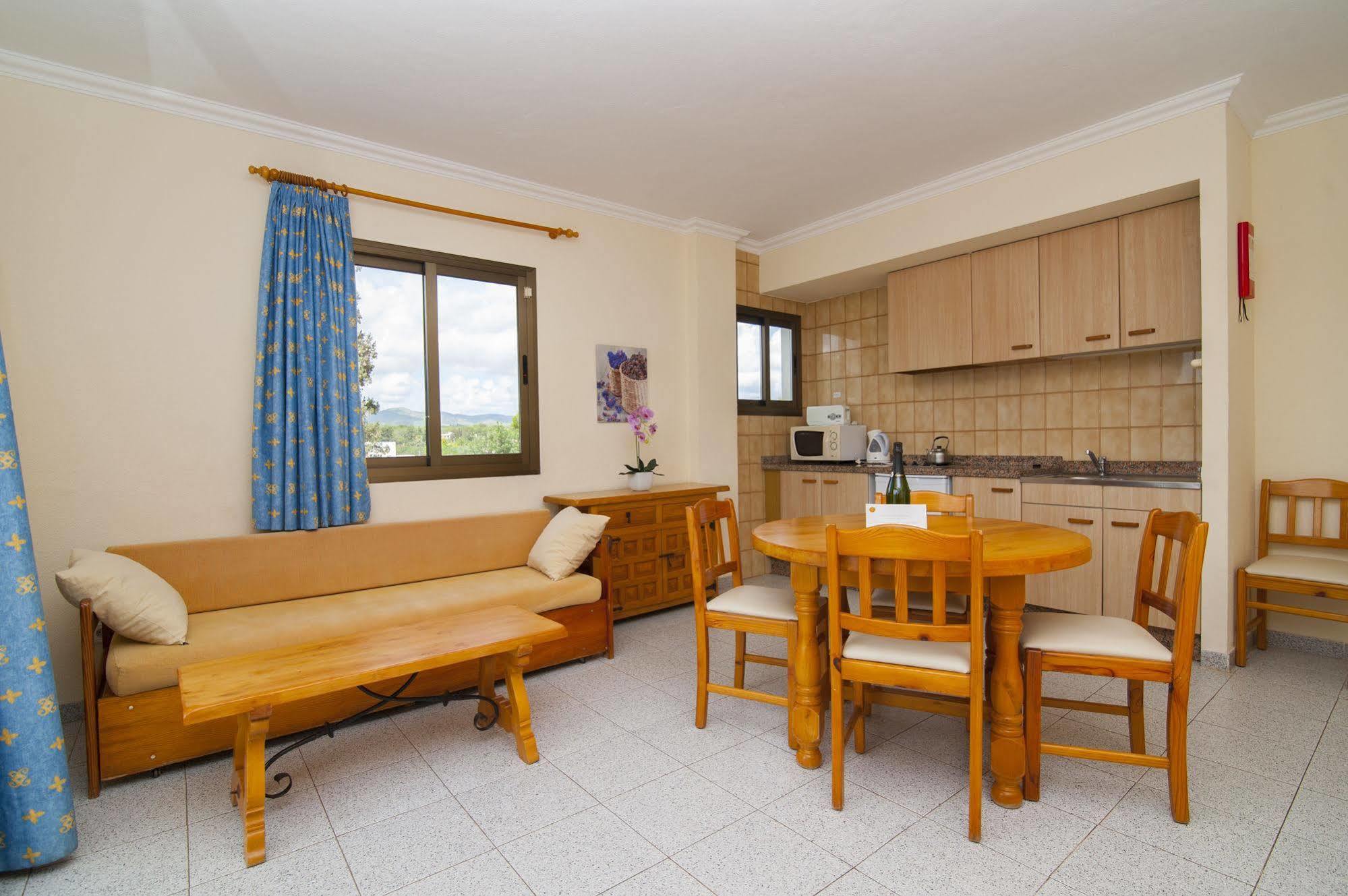 Casa Luis Apartments Санта-Эулалия-дель-Рио Экстерьер фото